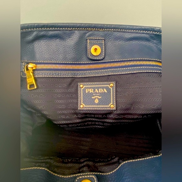 Authentic Prada Vitello Daino Two Way blue leather purse - Picture 4 of 8